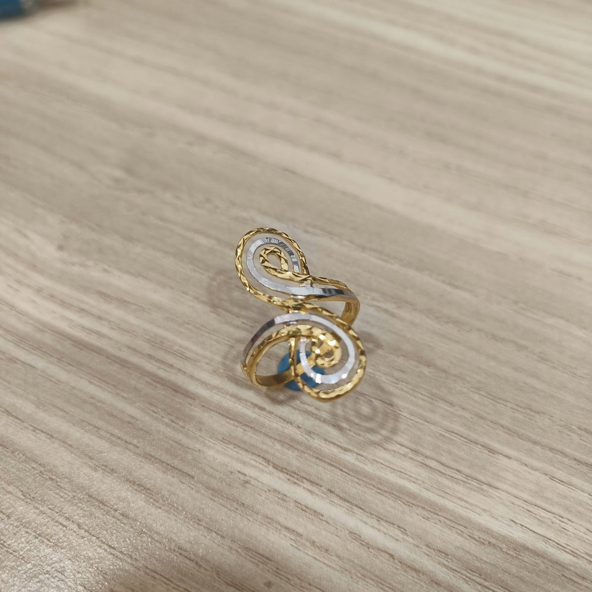 916 Gold Two-Tone Swirl Ring | Elegant 22K Gold Design