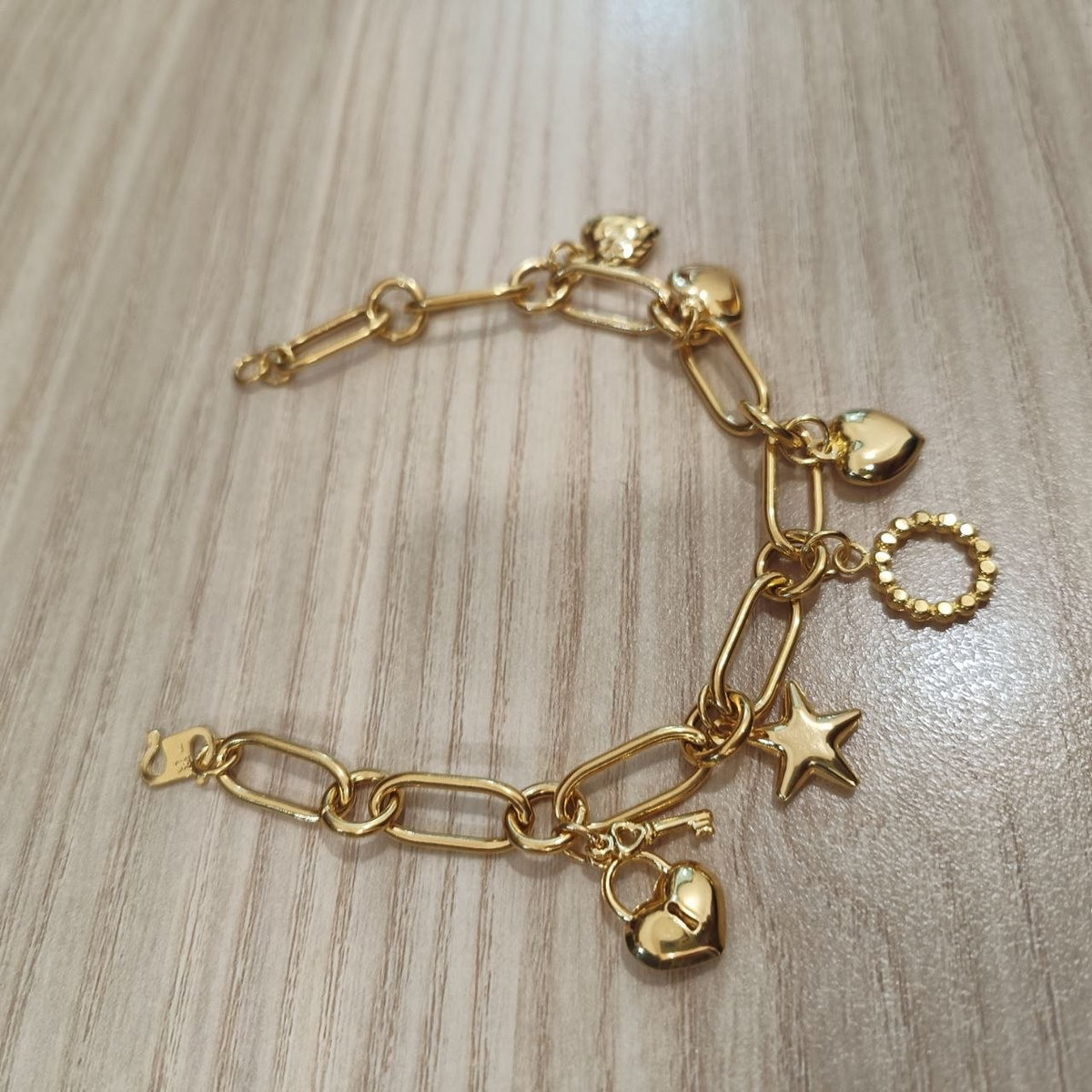 916 gold anchor bracelet with dangling charms, BR26764