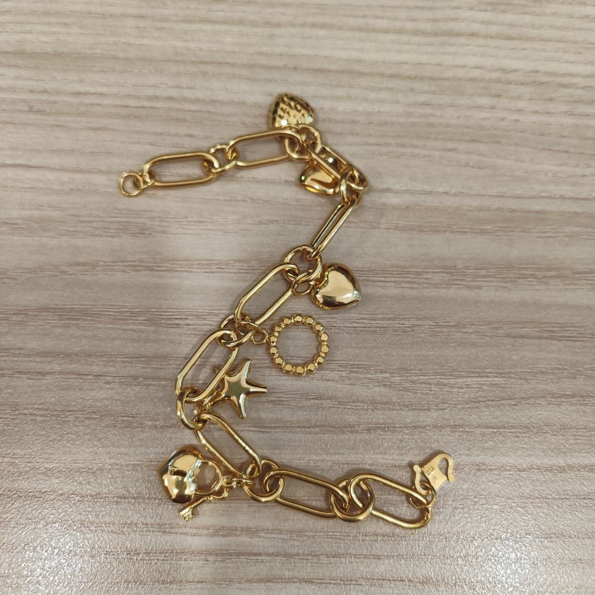 916 gold anchor bracelet with heart and star charms, BR26764