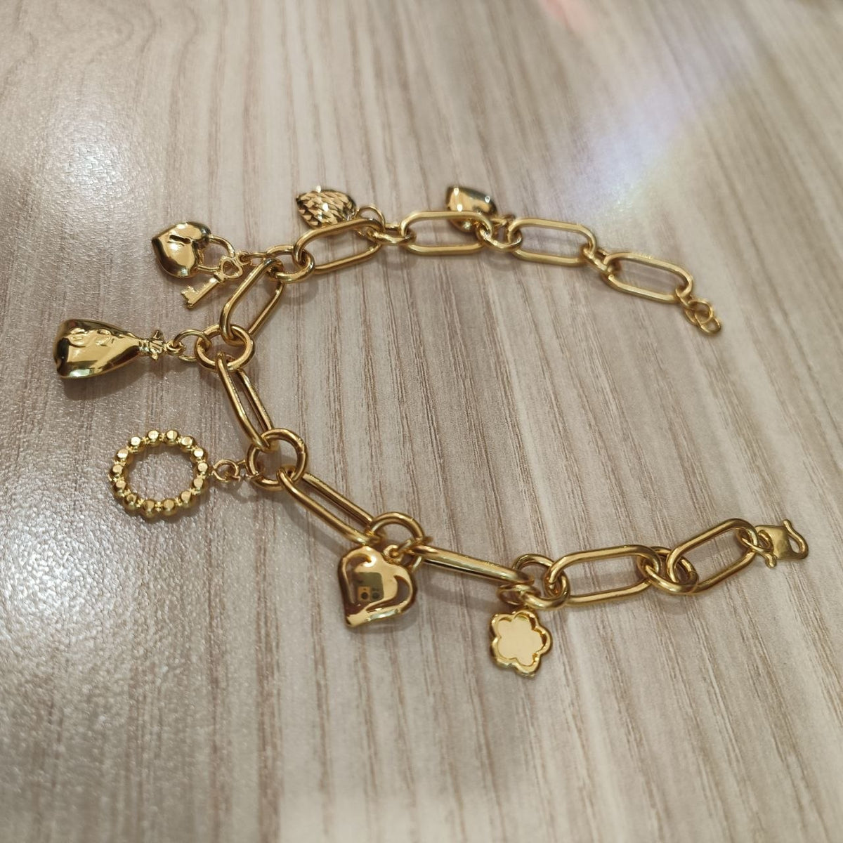 916 gold anchor bracelet dangling charm details, BR26765