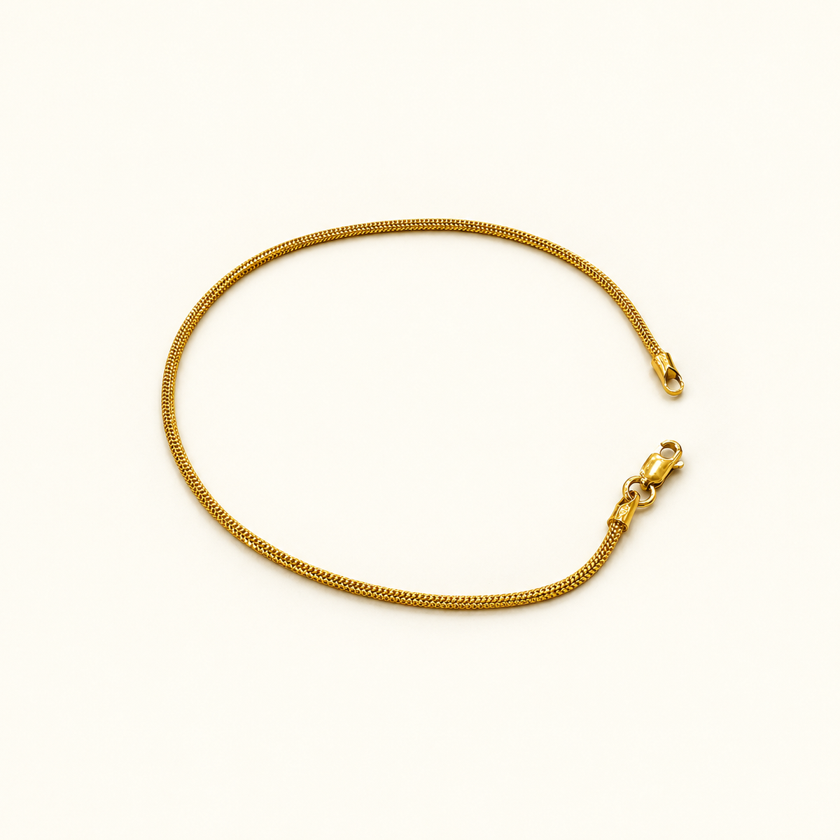 Full 4.44 g 916 gold dragon-link bracelet on an ivory background with both clasp ends visible