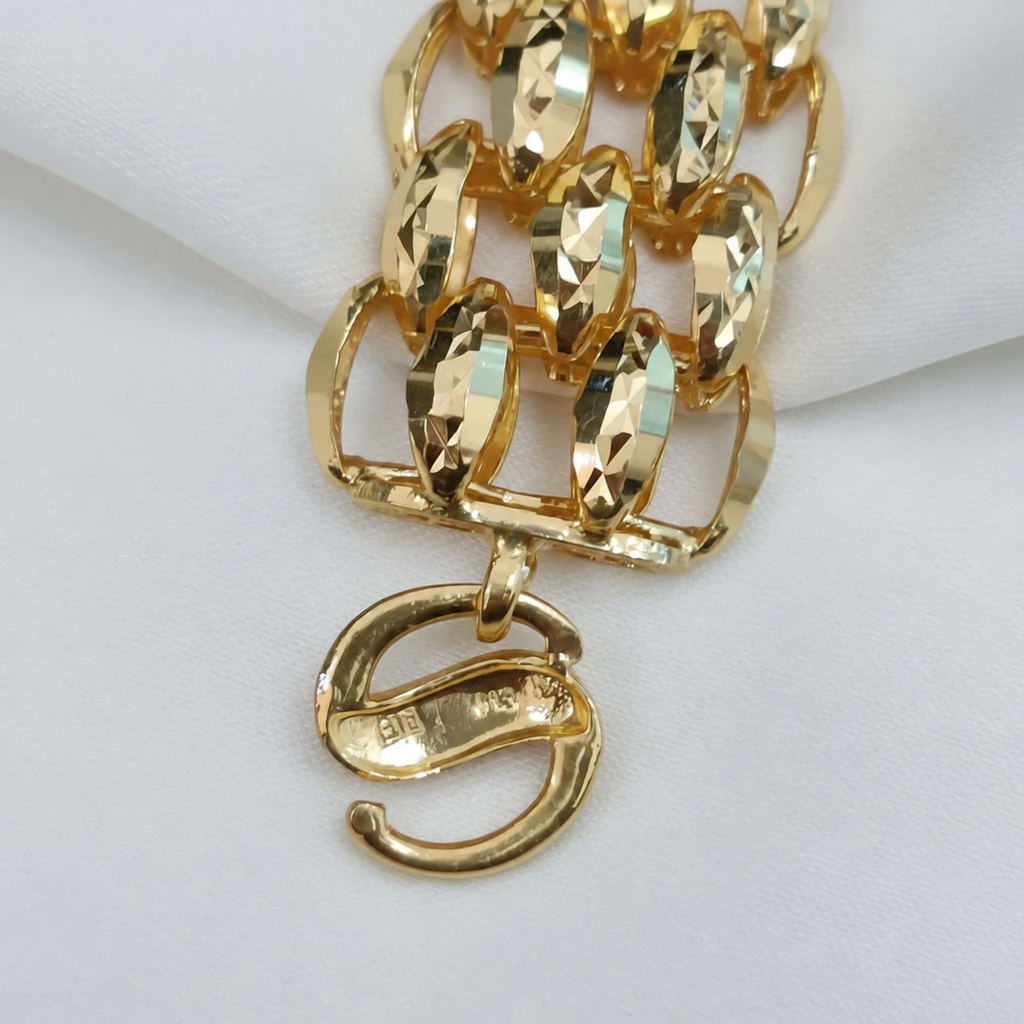 Close-up of hook clasp and 916 marking on 22K / 916 gold Fancy Bracelet