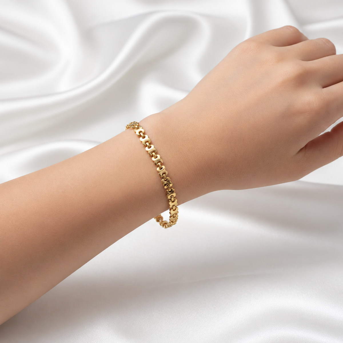 22K / 916 gold geometric-link bracelet worn on the wrist to show its scale and polished finish