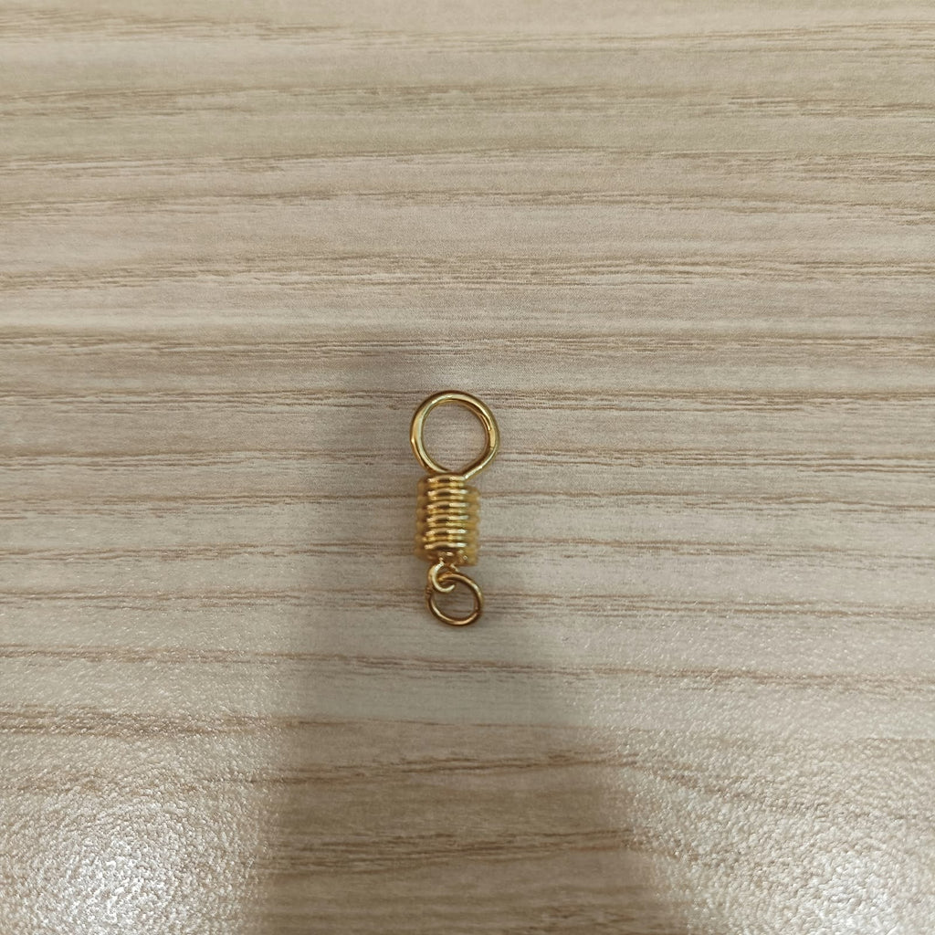916 gold amulet hook PD30087 with ridged cylindrical centre and two loops, front view on wood