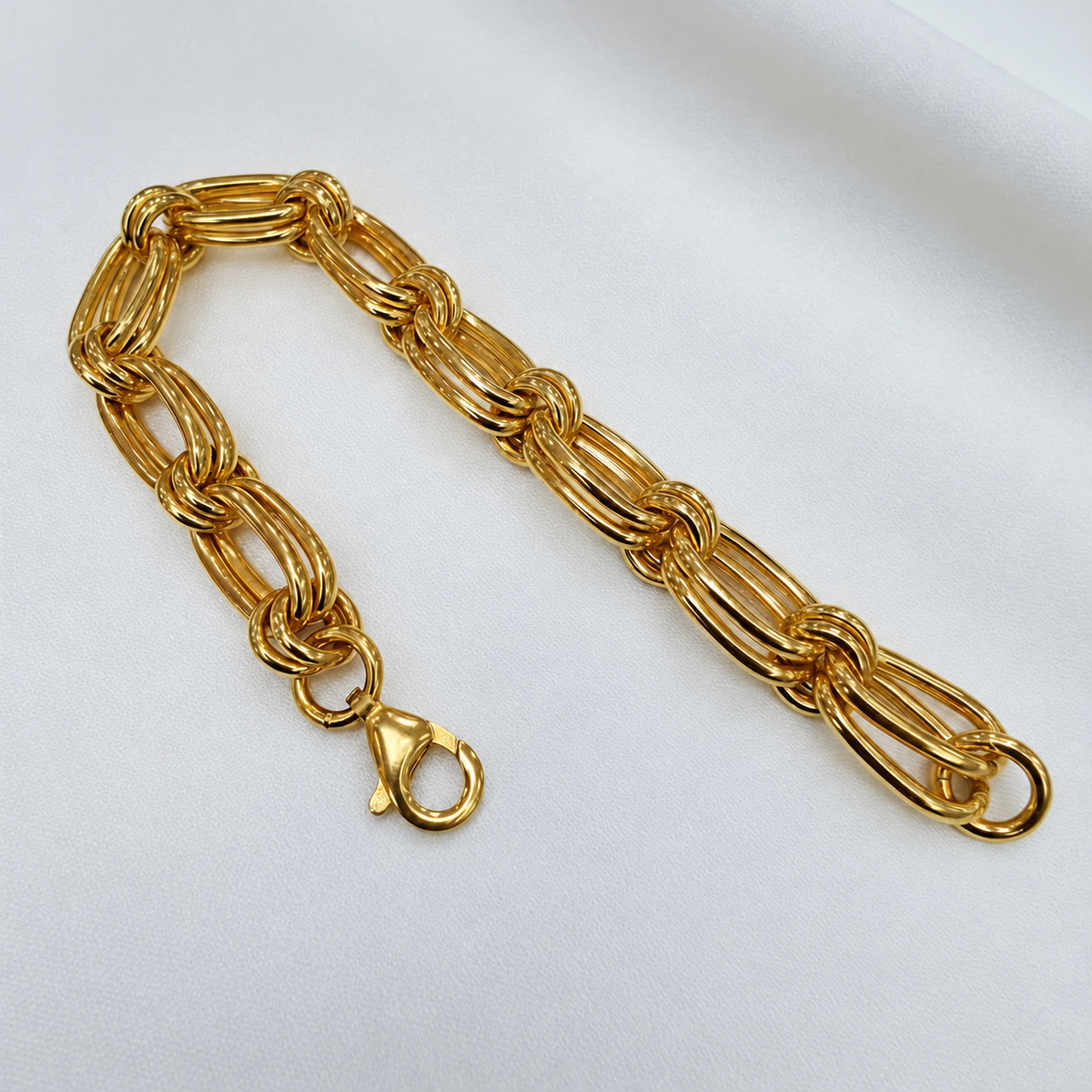 916 gold double link bracelet BR21575 folded to show paired oval links and lobster clasp