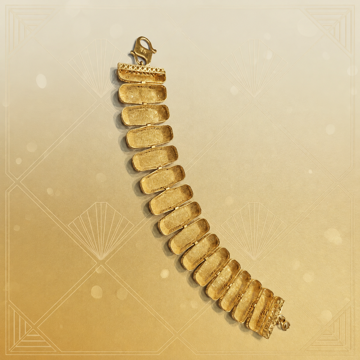 Reverse of 916 gold dual-tone rectangular bracelet BR20979 showing concave link backs