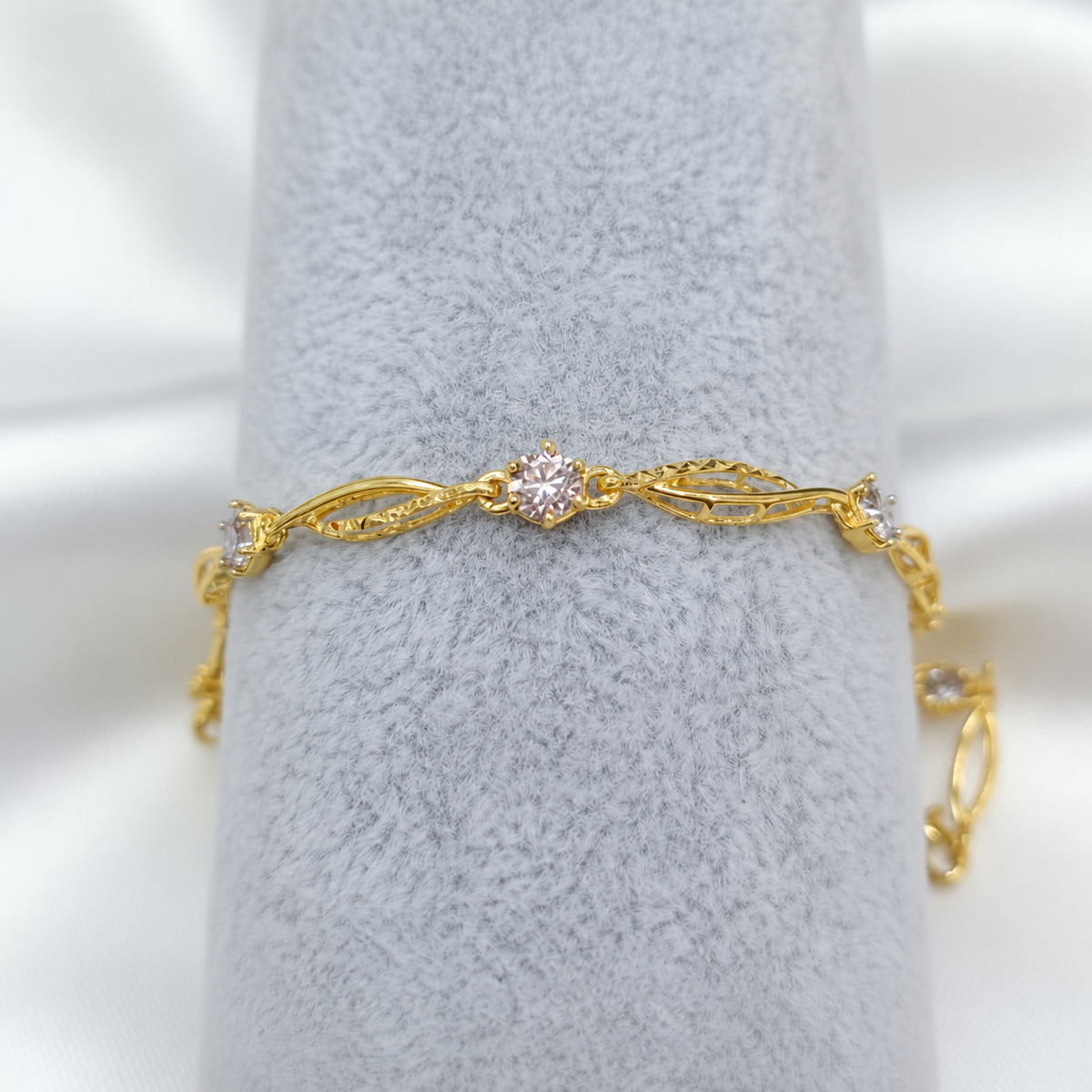 Reference narrow open marquise-link bracelet with round silver-coloured accents on grey velvet