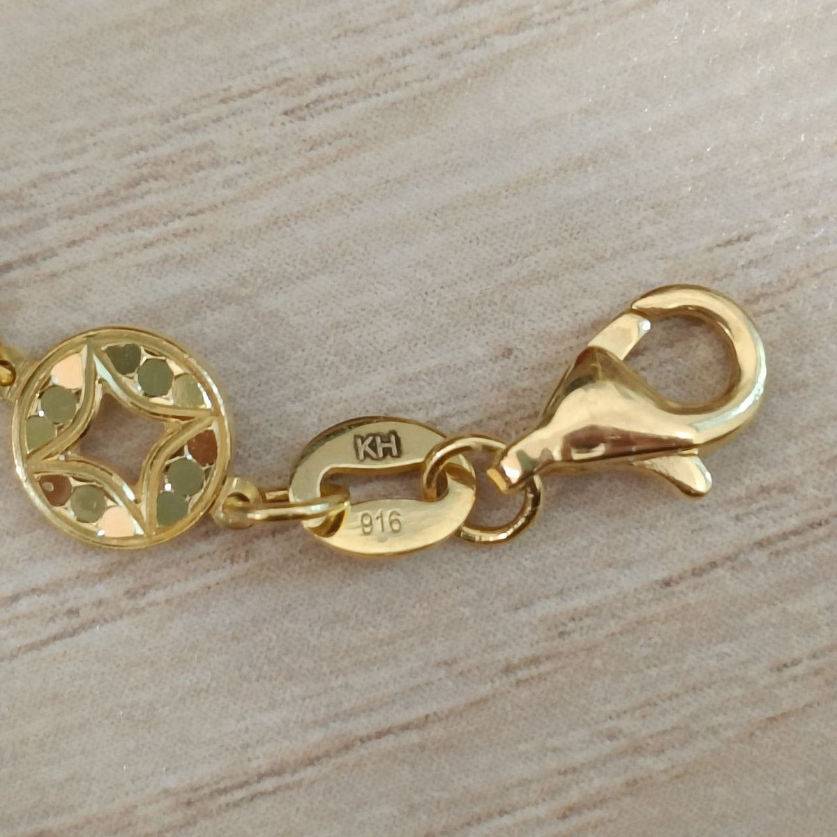 Original close-up of the Geometric Round Bracelet lobster clasp and KH 916 metal markings