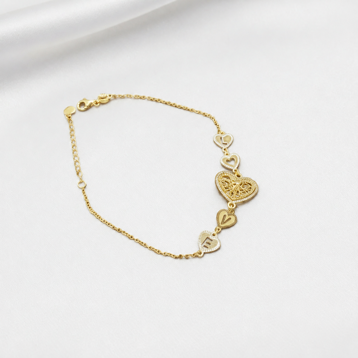 916 gold Golden Heart Chain Bracelet arranged in an oval, showing heart links, lobster clasp and adjustable extension