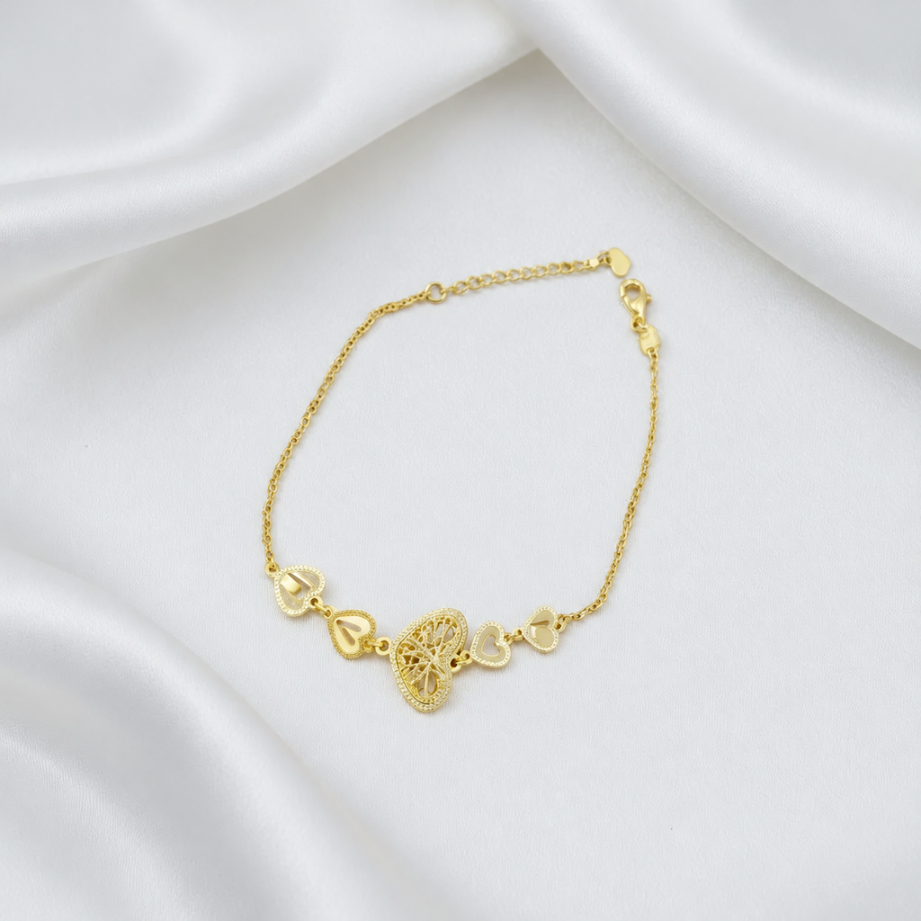 Full view of BR20620 Golden Heart Chain Bracelet in 916 gold with lobster clasp and heart-link design