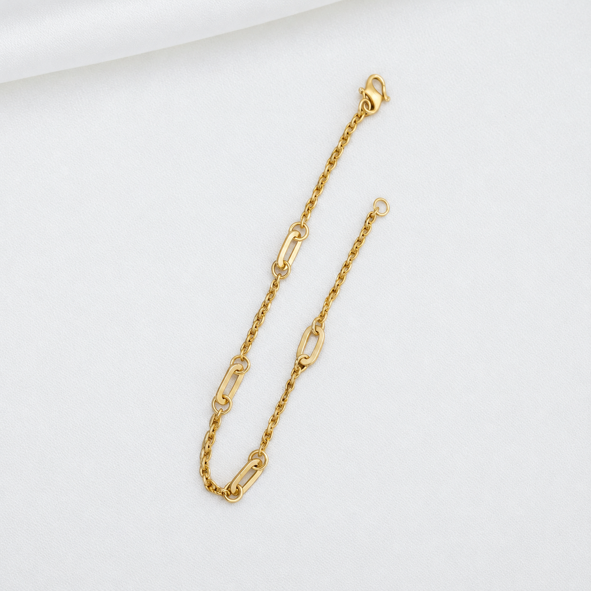 916 gold Golden Link Charm Bracelet arranged in a U shape with elongated links, lobster clasp and end ring