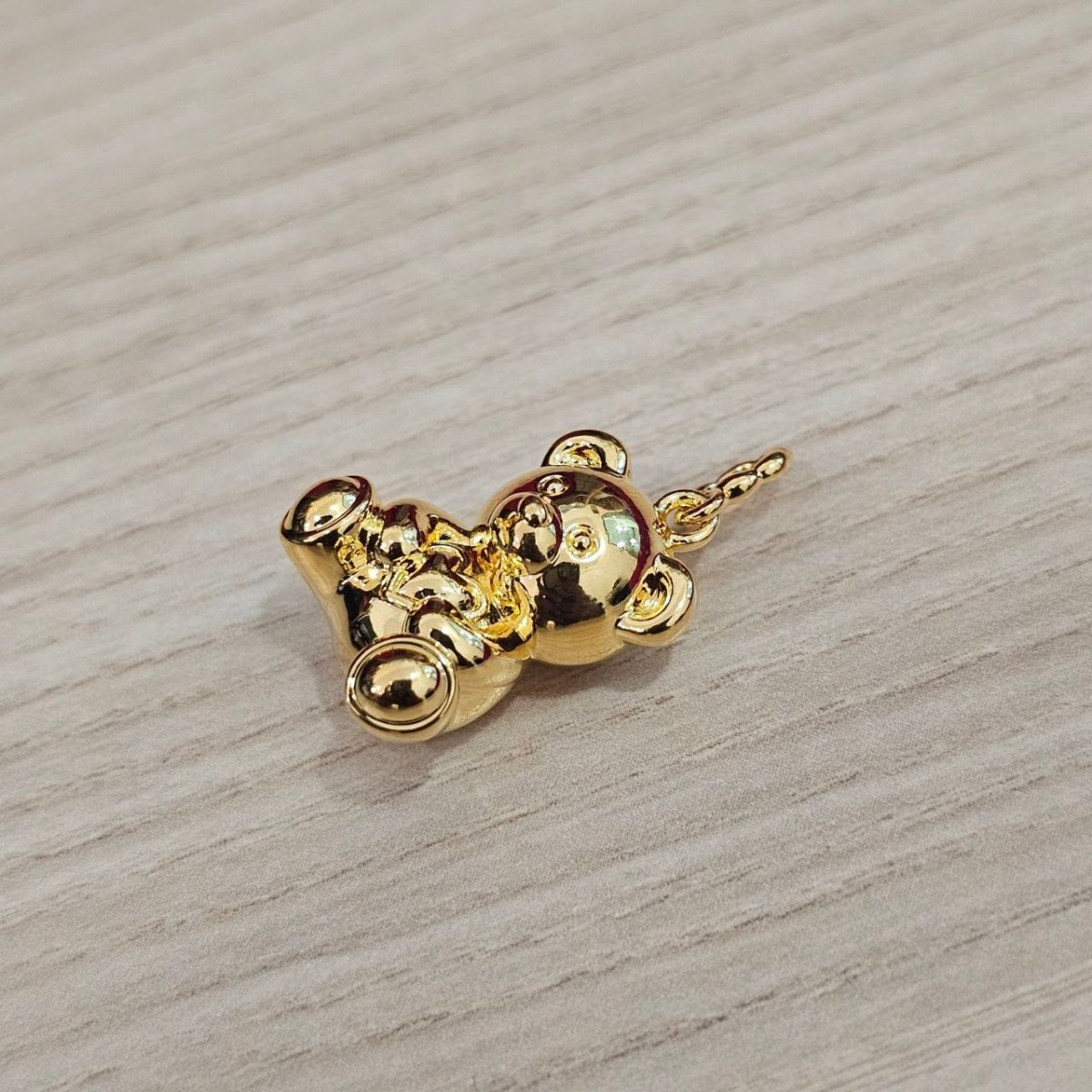 Guild Bullion 916 gold bear figures on wood; collection design reference. Check selector for current options and availability.