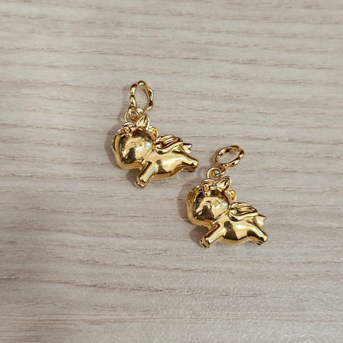 Guild Bullion 916 gold animal figure pair; collection design reference. Check selector for current options and availability.