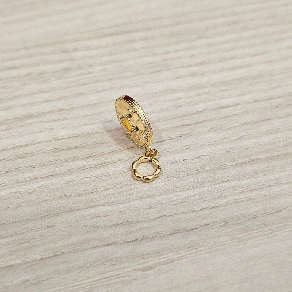 Guild Bullion 916 gold oval disc reverse; collection design reference. Check selector for current options and availability.
