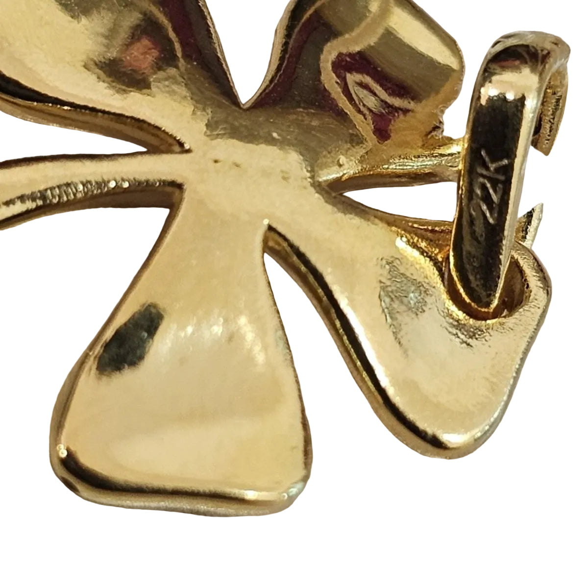 Guild Bullion 916 gold clover and bail close up; collection design reference. Check selector for current options and availability.