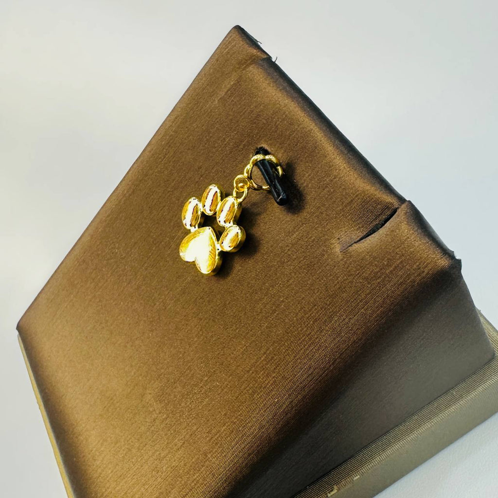 Guild Bullion 916 gold clover charm on cushion; collection design reference. Check selector for current options and availability.