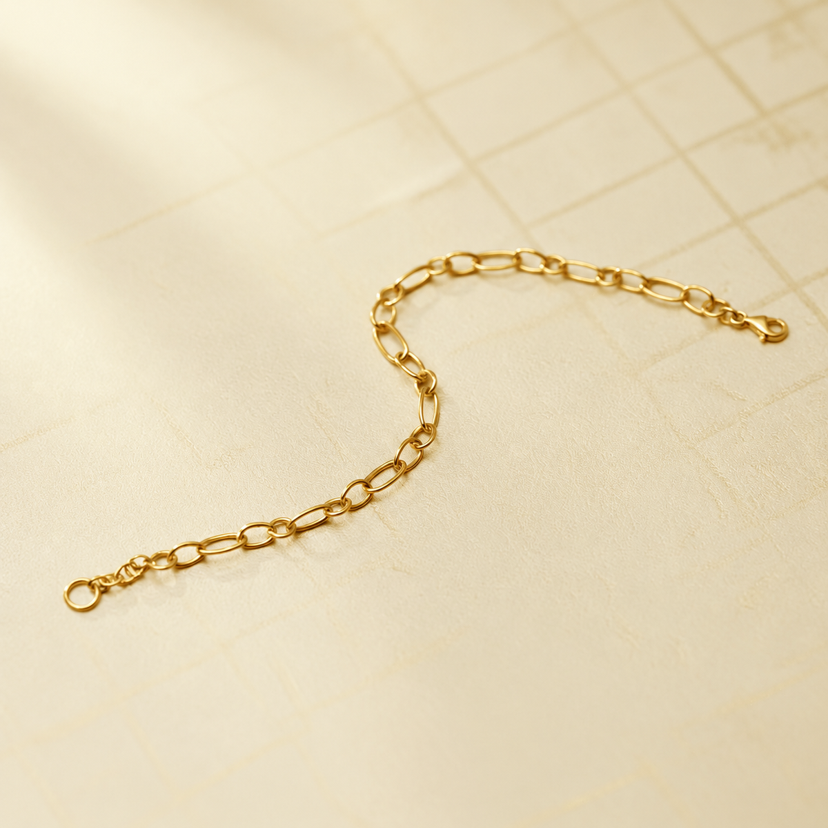 Guild Bullion 916 gold lightweight link bracelet with alternating oval and round links on an ivory background