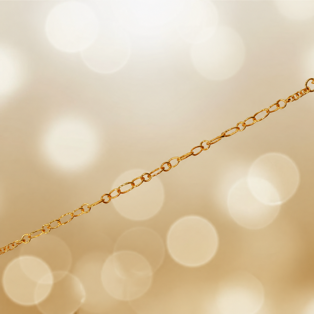 Guild Bullion 916 gold lightweight link bracelet close-up of alternating oval and round links