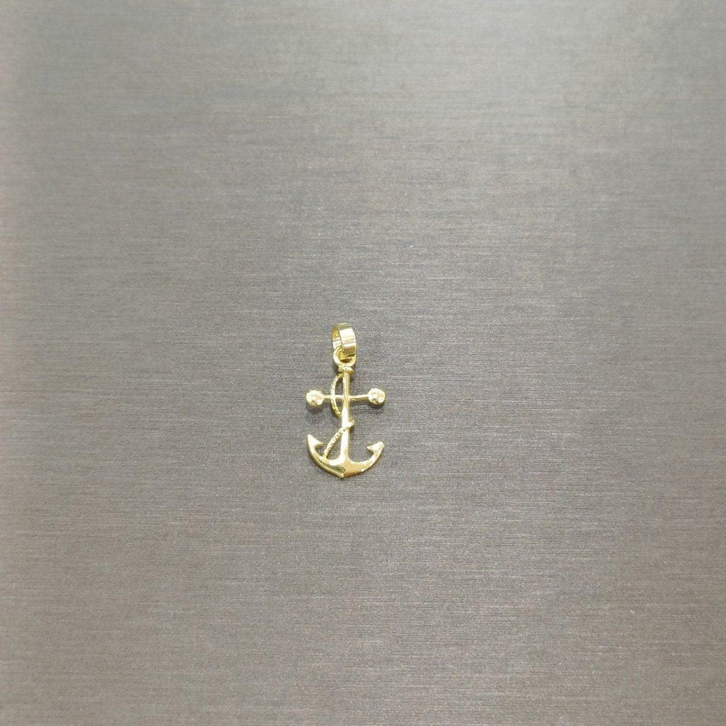 Alternate view of the 916 gold classic anchor pendant with bail and rope detail