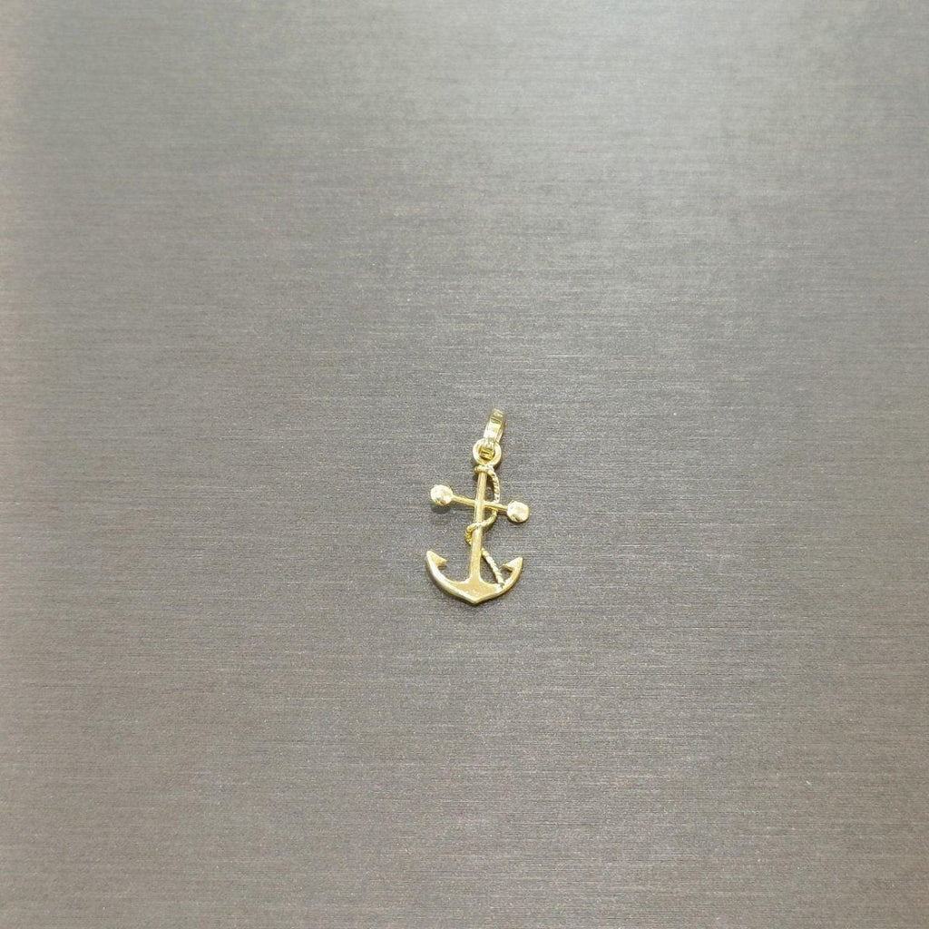 916 gold classic anchor pendant with rope detail on a grey background