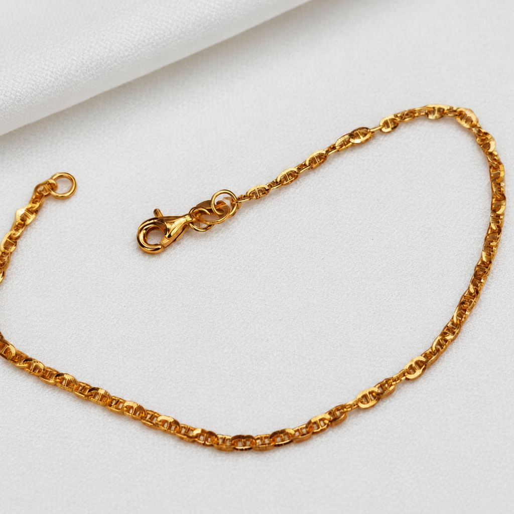 Detail of the Guild Bullion 916 gold Twisted Link Bracelet showing polished links, end ring and lobster clasp on satin