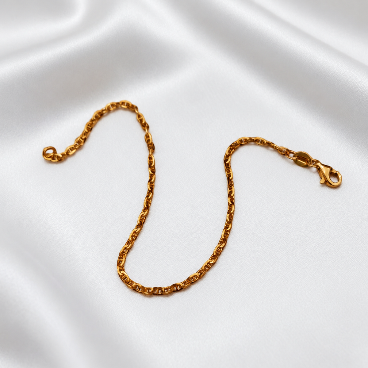 Guild Bullion 916 gold Twisted Link Bracelet arranged in a U shape with clasp and end ring visible