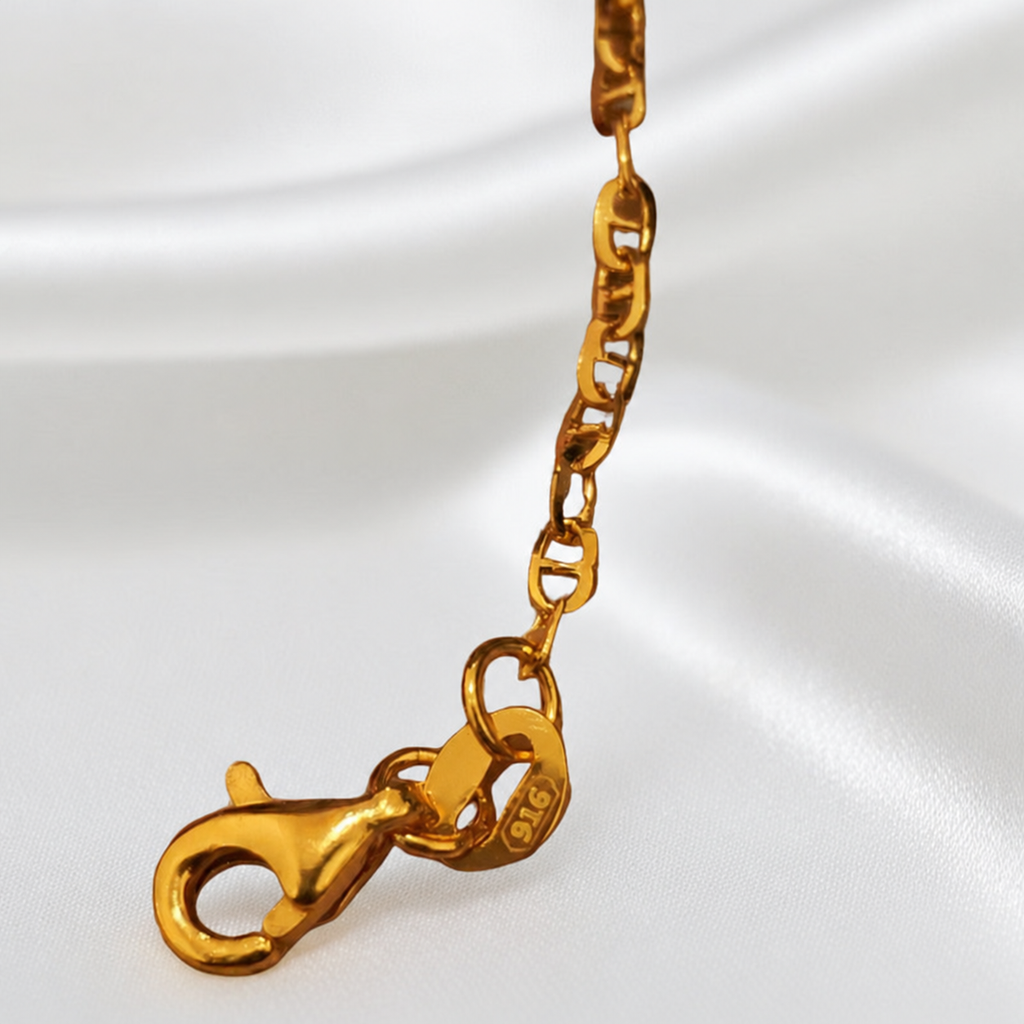 Close-up of the Twisted Link Bracelet lobster clasp, twisted links and physical 916 hallmark on the gold tag