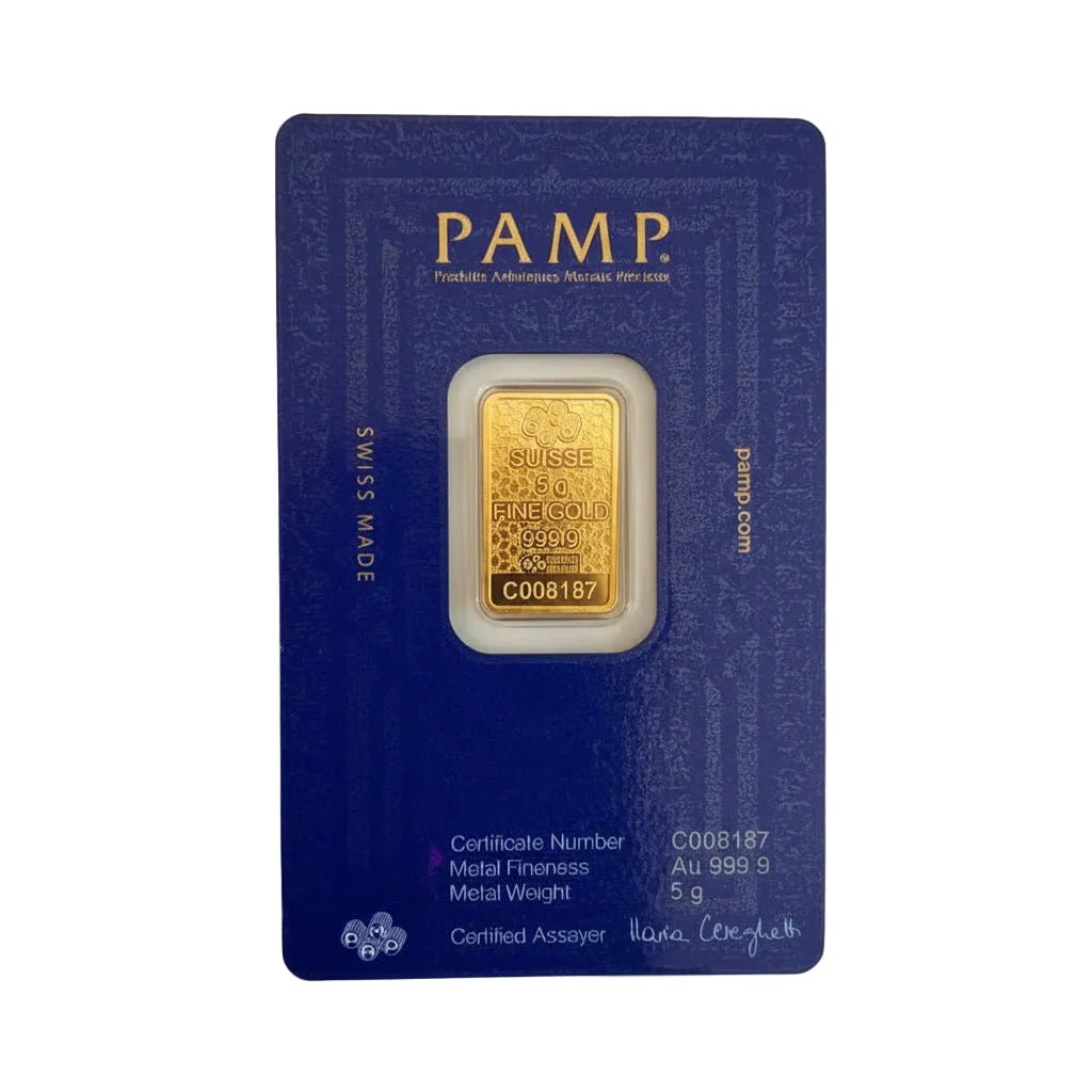 Size comparison of PAMP Suisse 2.5g and 5g gold bars.