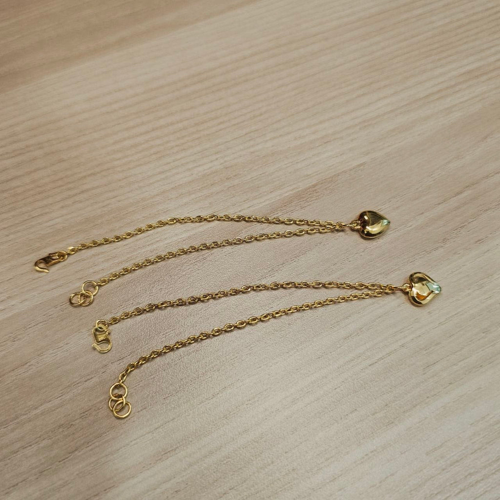 916 Gold Wan Zi Dangling Heart Bracelet Slim elegant design
