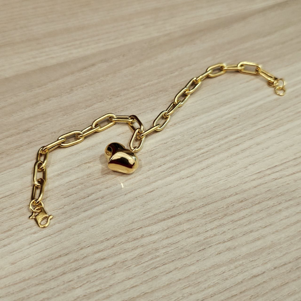 916 Gold Fancy Link Dangling Heart Bracelet V1 Bold and Elegant, Weight 5.36g L18-18.5 cm Width 0.5,