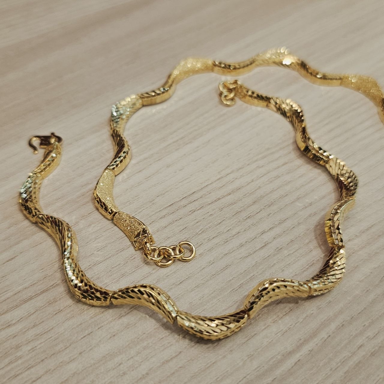916 Gold Wavy Bracelet | New Design Elegant