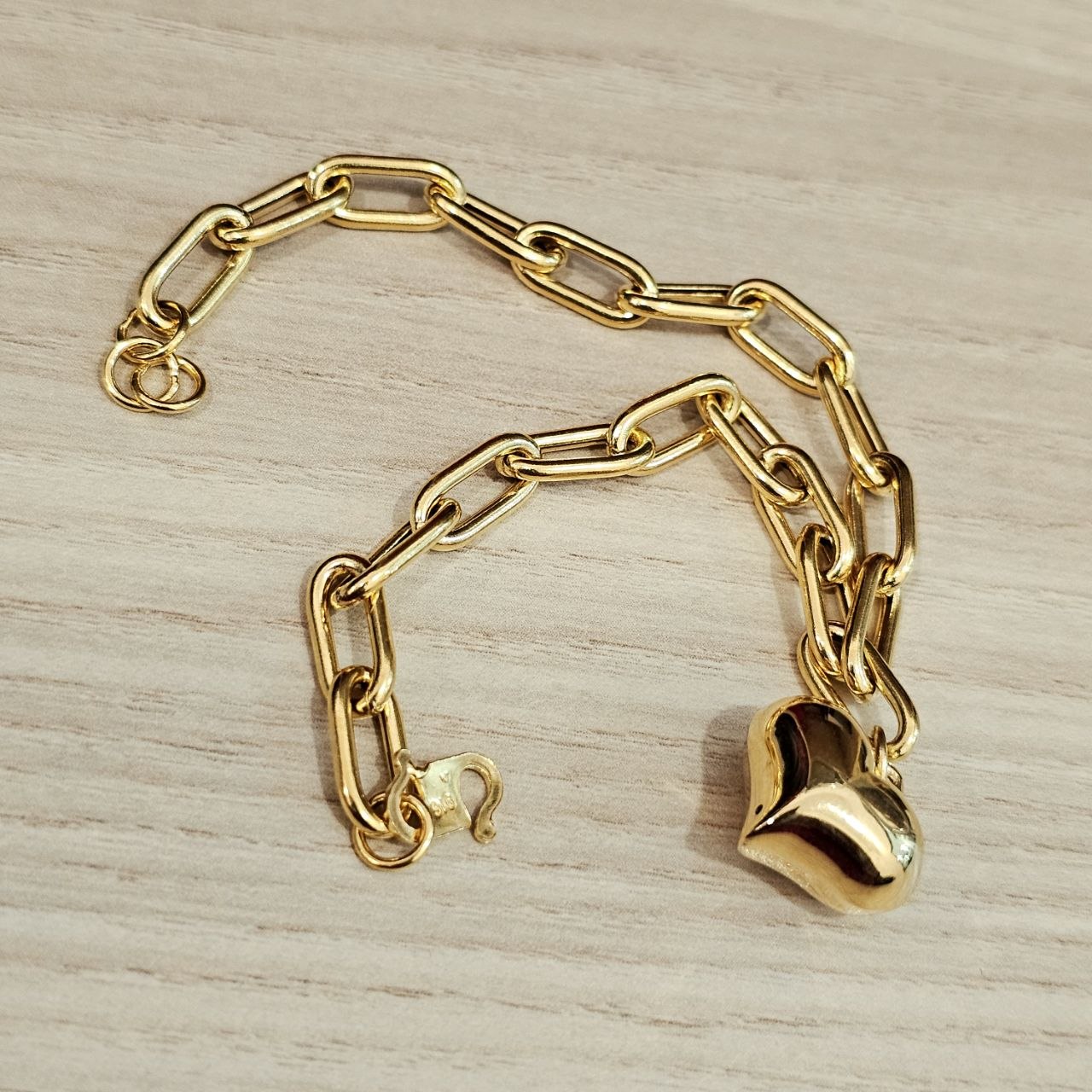 916 Gold Fancy Link Dangling Heart Bracelet V1 Bold and Elegant, Weight 5.36g L18-18.5 cm Width 0.5,