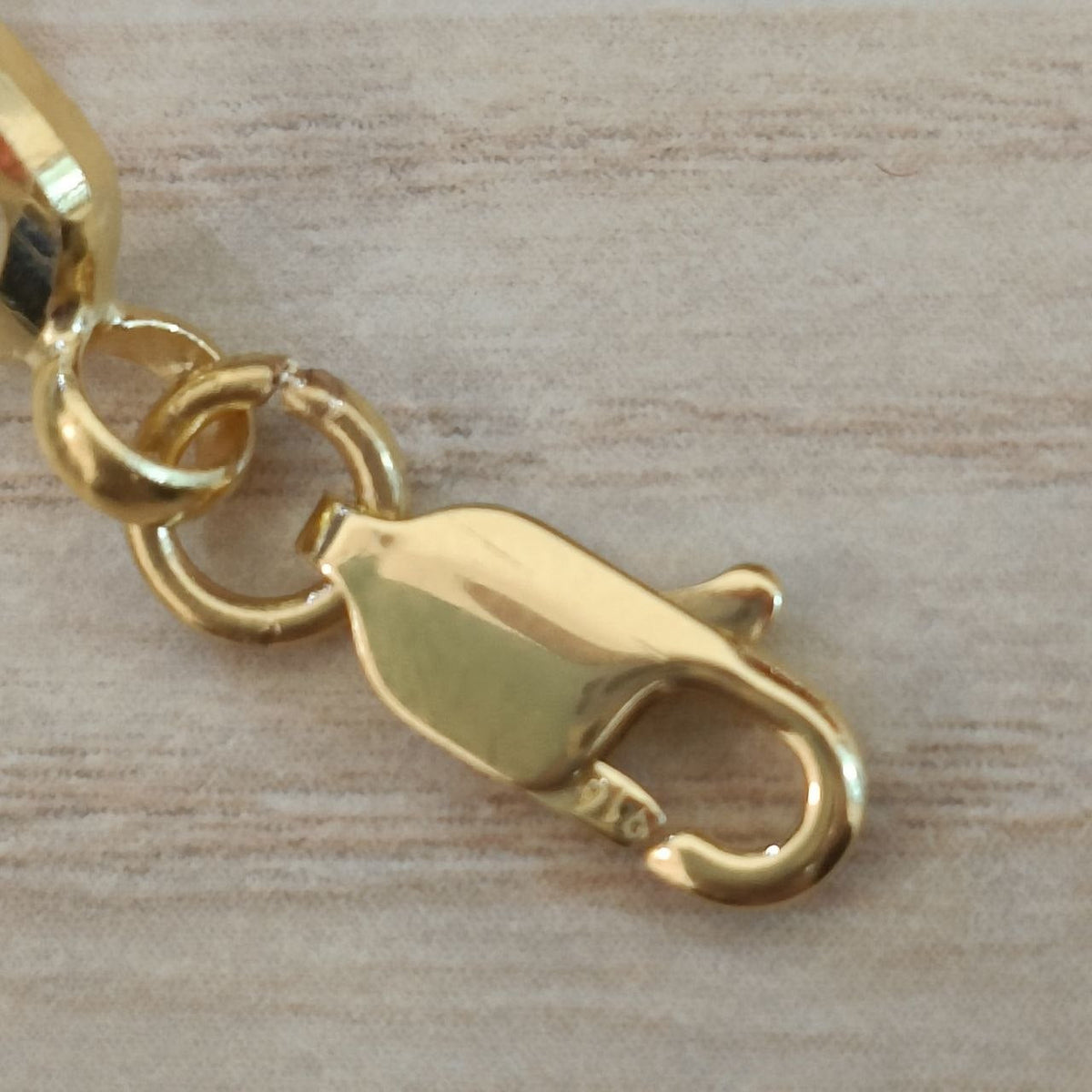 916 Gold Wan Zi Link Bracelet — Textured Hollow Design