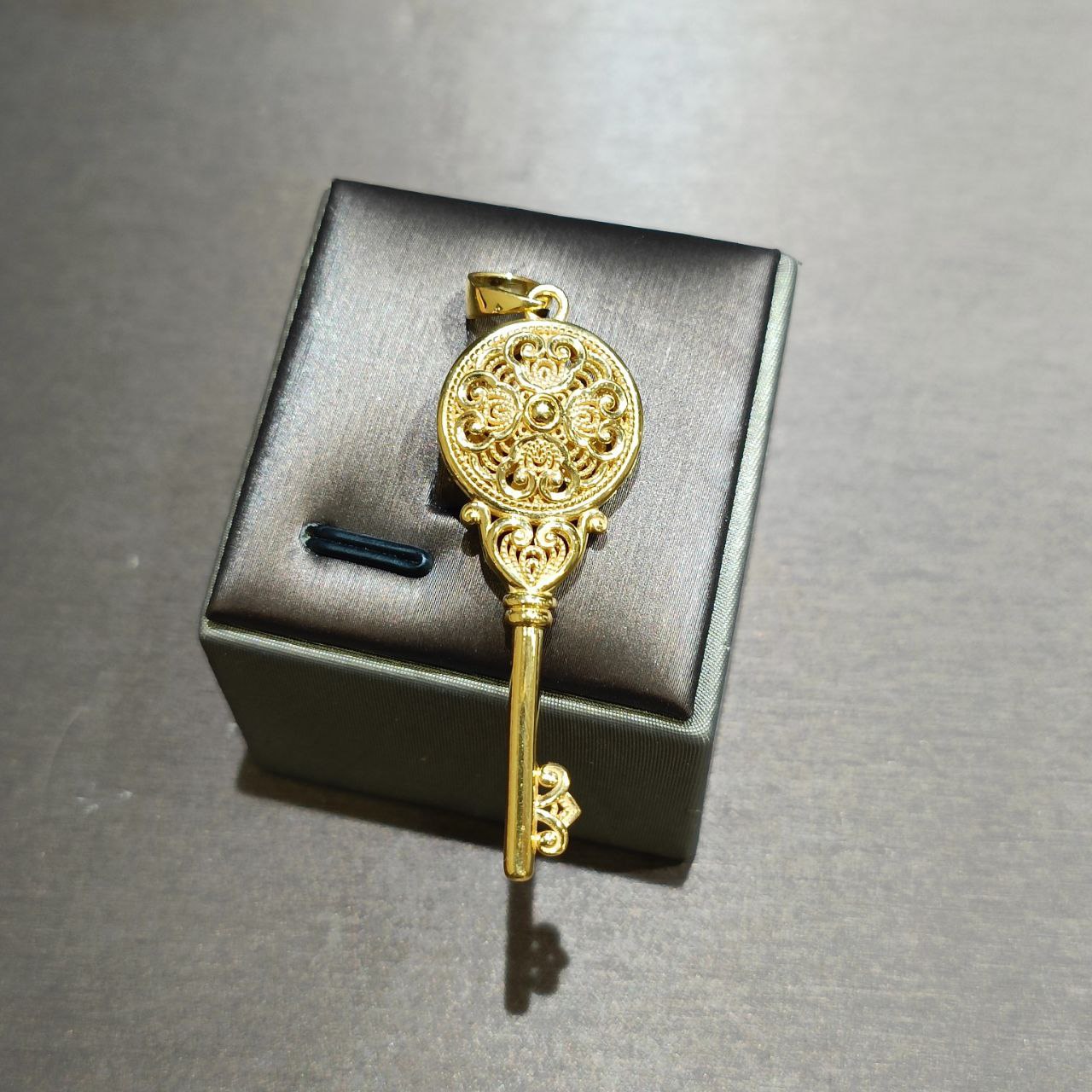 22k / 916 Gold Designer Key