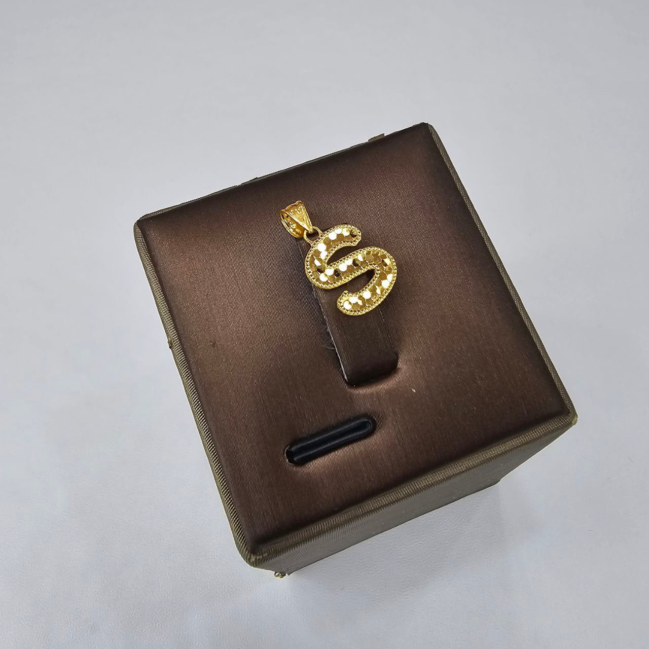 22k / 916 Gold Crush Alphabets Pendants
