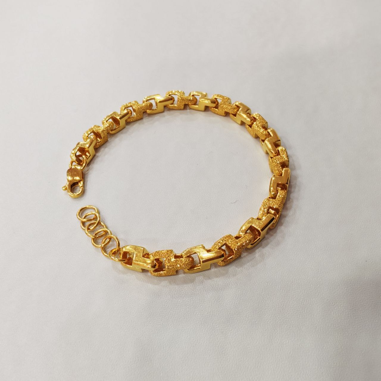 916 Gold Solid Bold Sandy Wanzi Bracelet