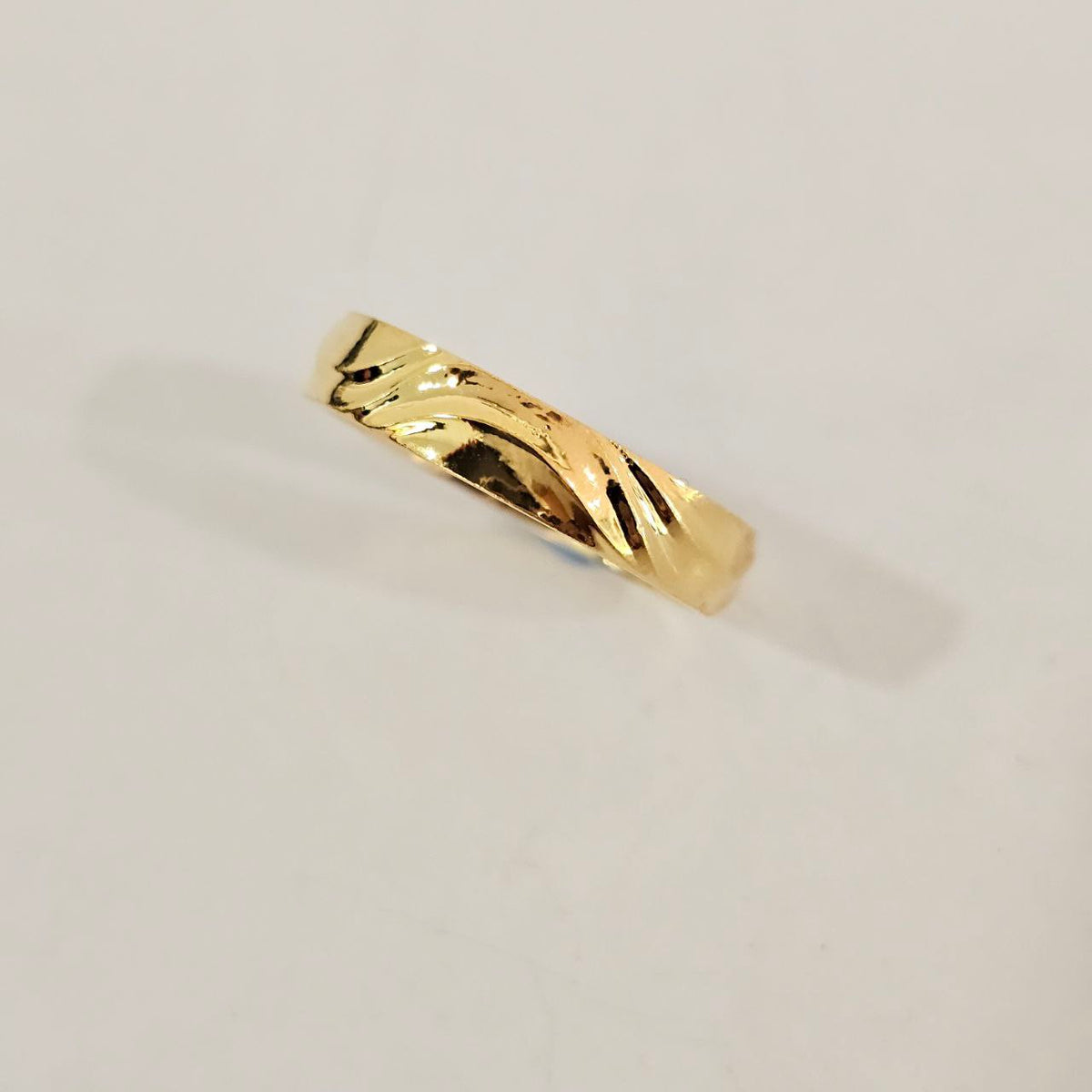 916 Gold Hollow Waze Ring V3