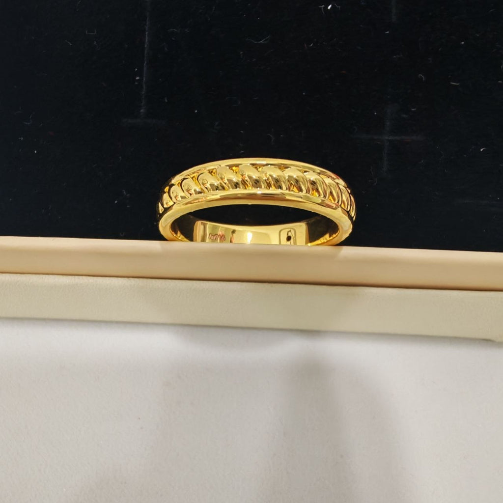 916 Gold Curb Link Ring Feather Light