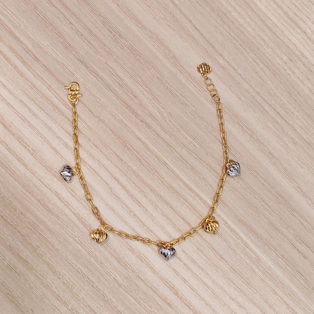 916 Gold Bracelet Wan Zi Dangling Heart 2 Tone