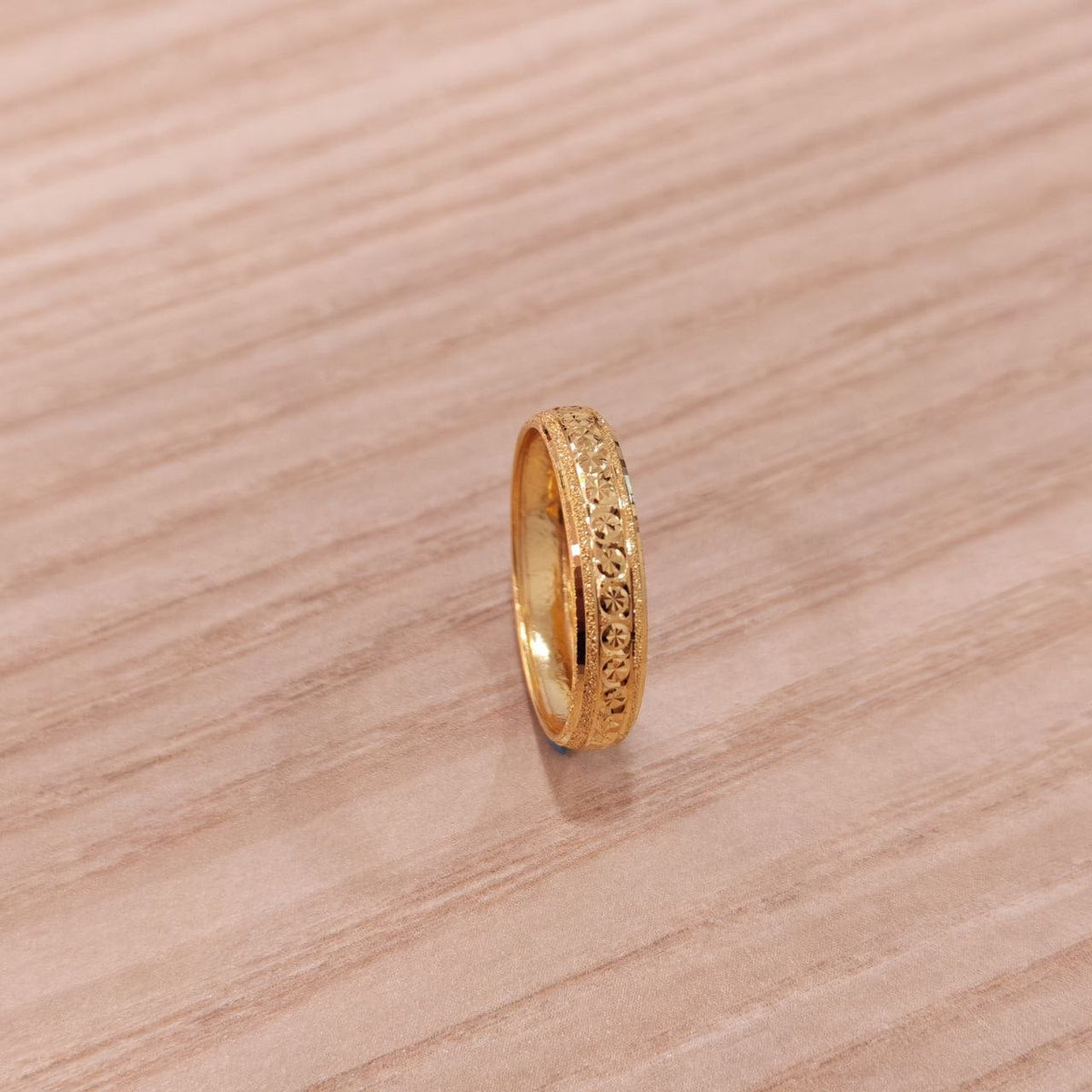 916 Gold Slim Hollow Ring V7 new stock