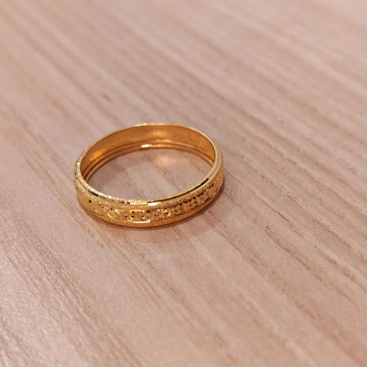 916 Gold Slim Hollow Ring V7 new stock