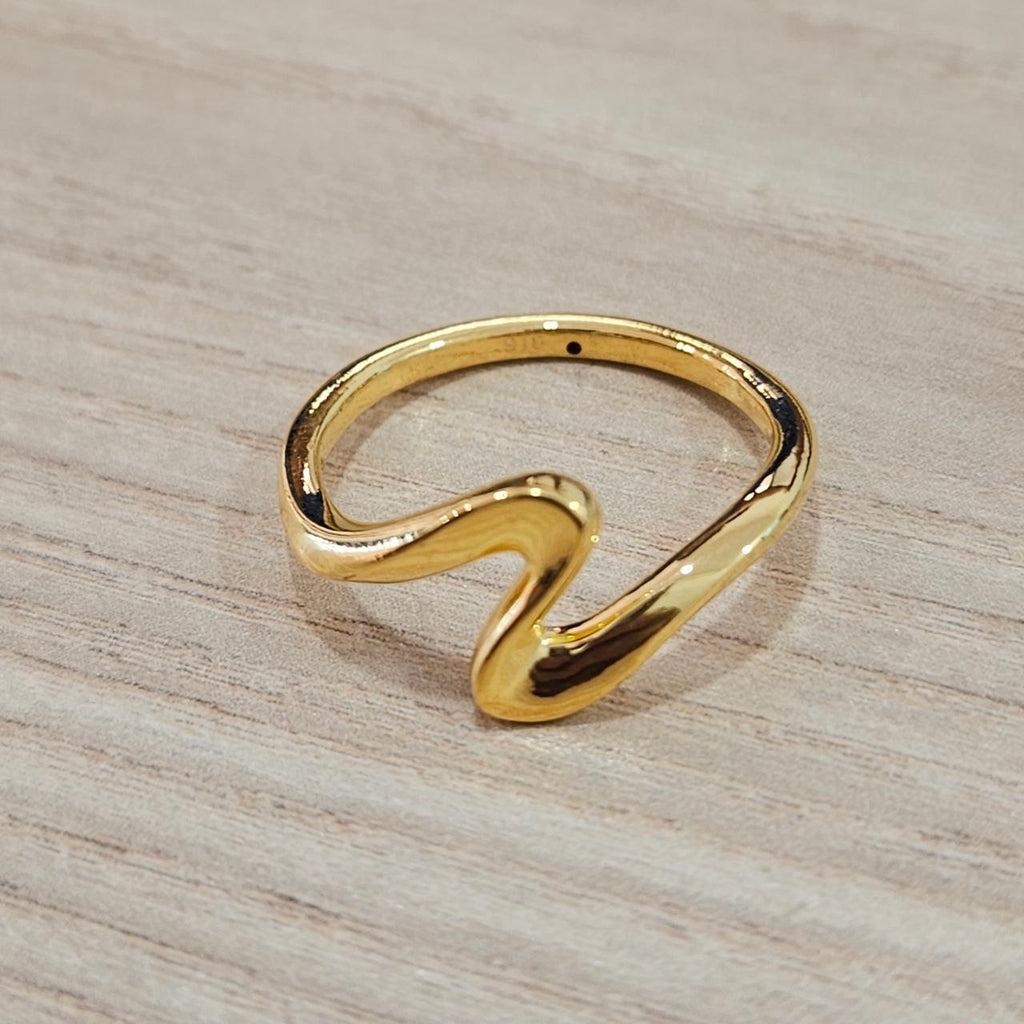 916 Gold Wavy Ring Feather Light