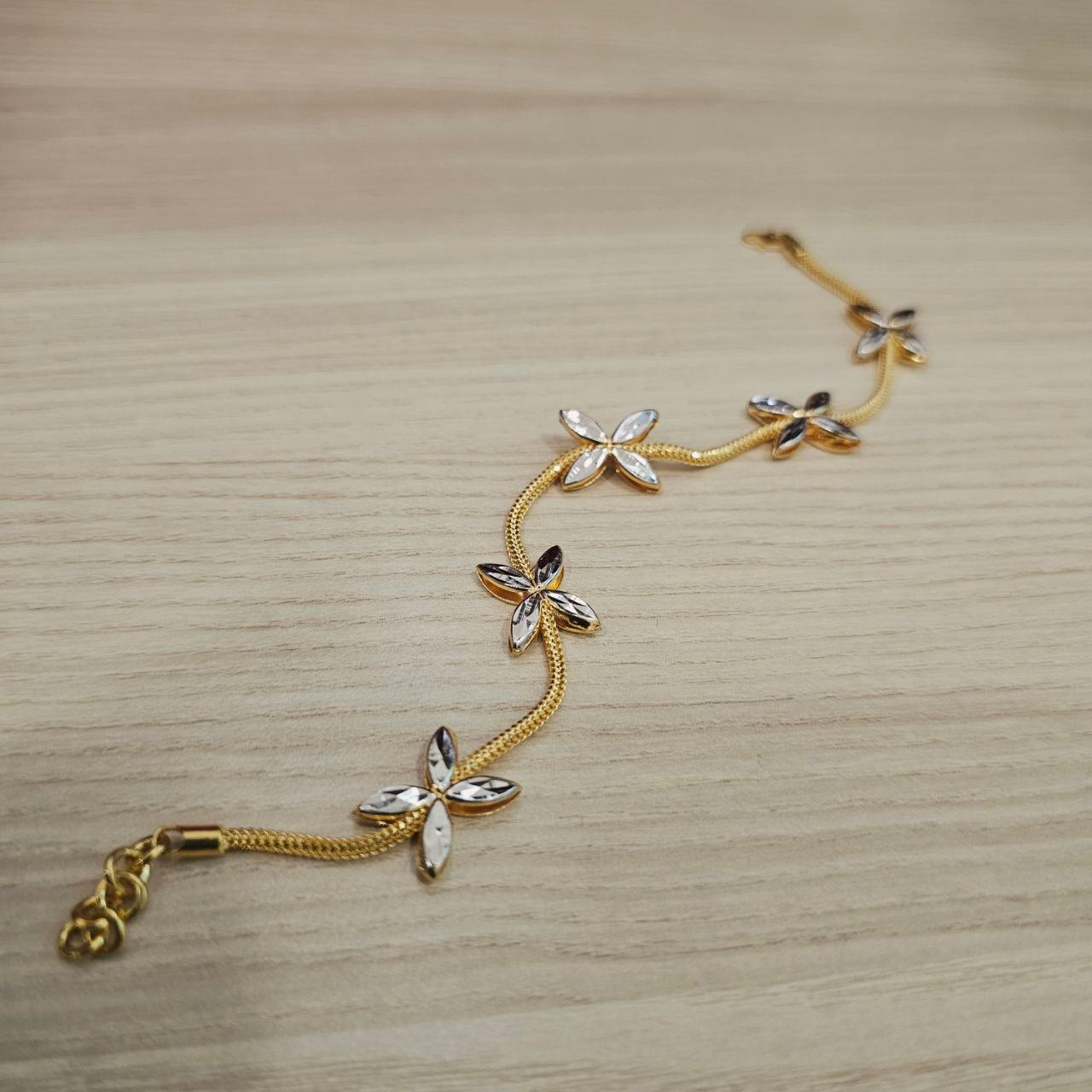 916 Gold 5 Flower Design Bracelet Two Tone