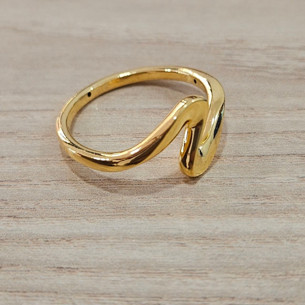916 Gold Wavy Ring Feather Light