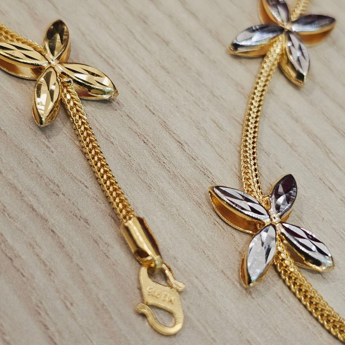 916 Gold 5 Flower Design Bracelet Two Tone