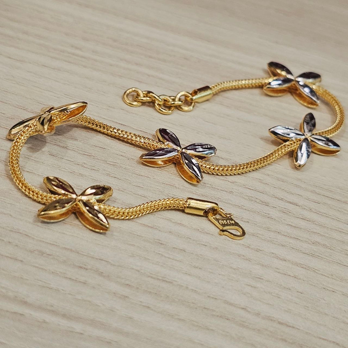 916 Gold 5 Flower Design Bracelet Two Tone