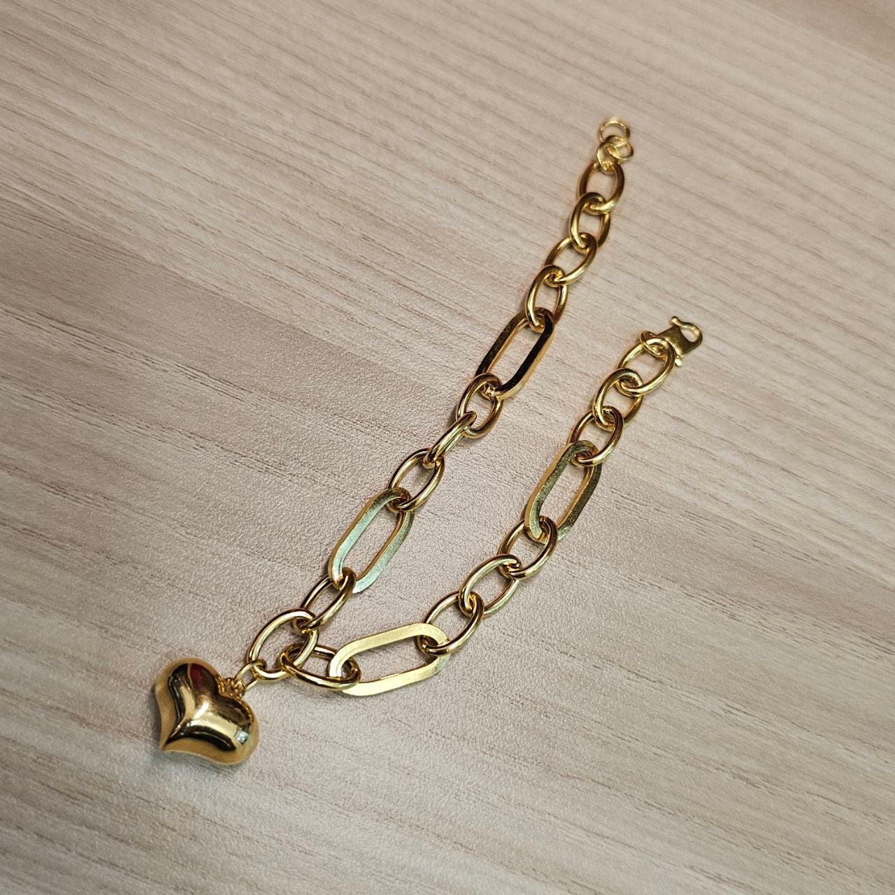 916 Gold Fancy Link Dangling Heart Bracelet V3 Bold and Elegant, Weight 6.03g L19-19.5 cm Width 0.5