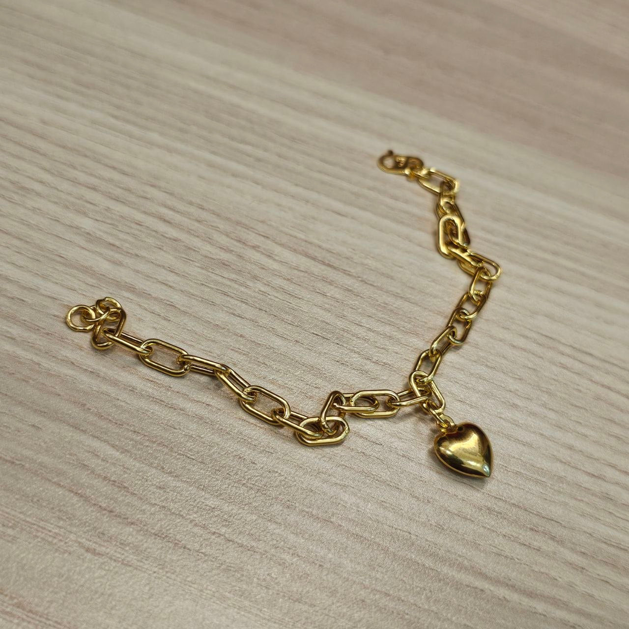916 Gold Link Bracelet with Dangling Heart Version 2