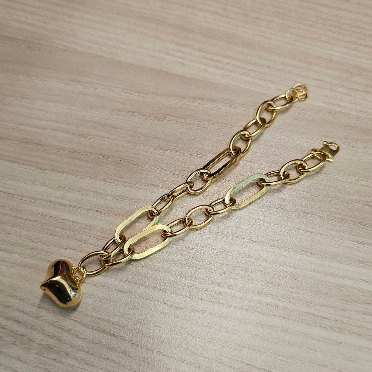916 Gold Fancy Link Dangling Heart Bracelet V3 Bold and Elegant, Weight 6.03g L19-19.5 cm Width 0.5