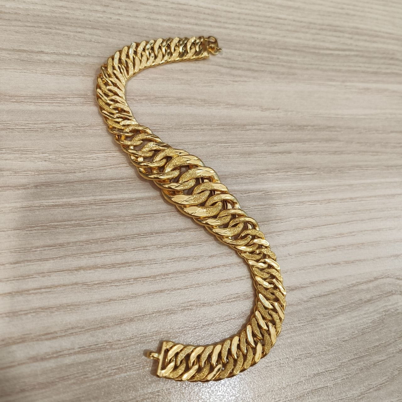 916 Gold Hollow Lipan Link Bracelet | Wide 22K Gold Statement Design